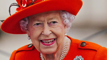 I královna Alžběta II. porušovala protokol. Co nejbláznivějšího provedla?