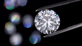 Přírodní diamant už není nejtvrdším nerostem na světě. Může jít o revoluci