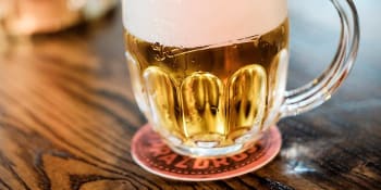 Inflace drtí české pivovary, některé jsou před krachem. Cena zlatavého moku stále roste