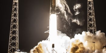VIDEO: Odstartovala první raketa se satelity pro obří konstelaci Starlink