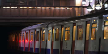 Nehoda zastavila provoz metra. Mezi stanicemi Želivského a Náměstí Míru soupravy stojí