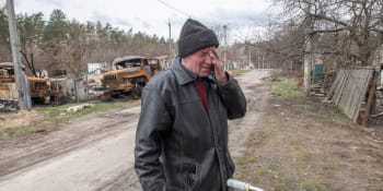 Naděje umírá poslední. Ukrajinci hledají pohřešované, CNN odkrývá smutnou kapitolu války