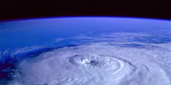 Na Evropu se žene první hurikán sezóny, řádit bude i bouře Peggy. Ovlivní i počasí v Česku