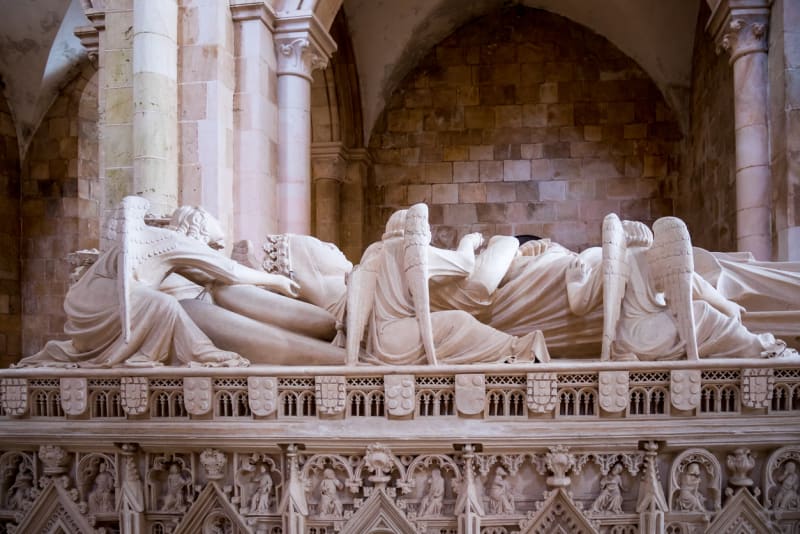 Tumba Inés je považovaná za nejlepší ukázku portugalské gotiky