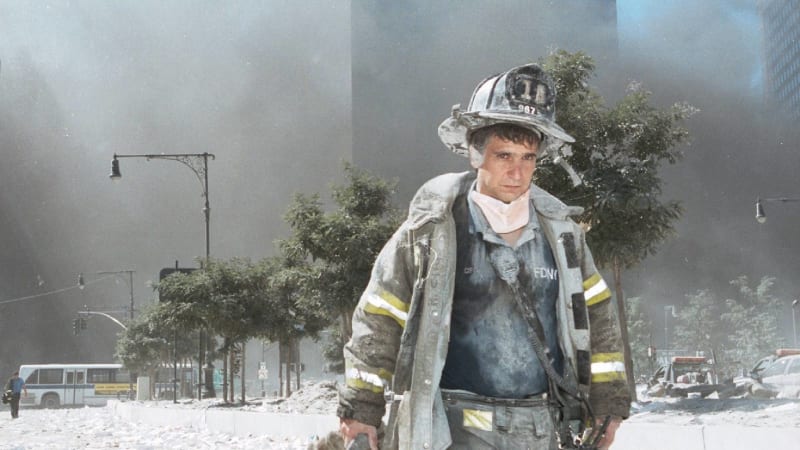 V sutinách obou věží WTC zahynulo 353 hasičů