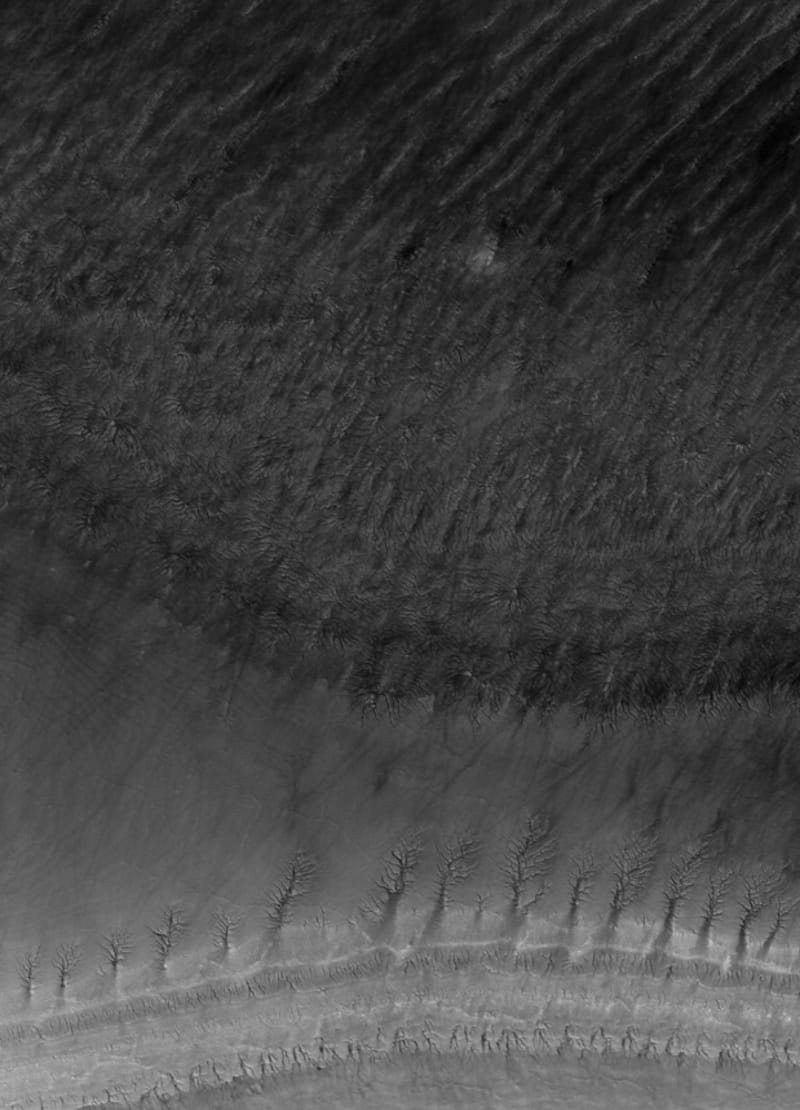 Mars na černobílé fotografii