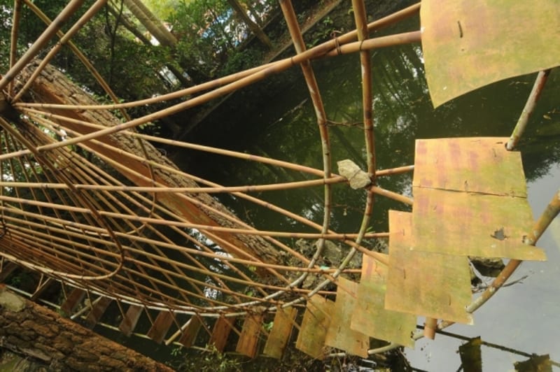 Bambusové kolo vodního mlýna v Lang Son, Vietnam