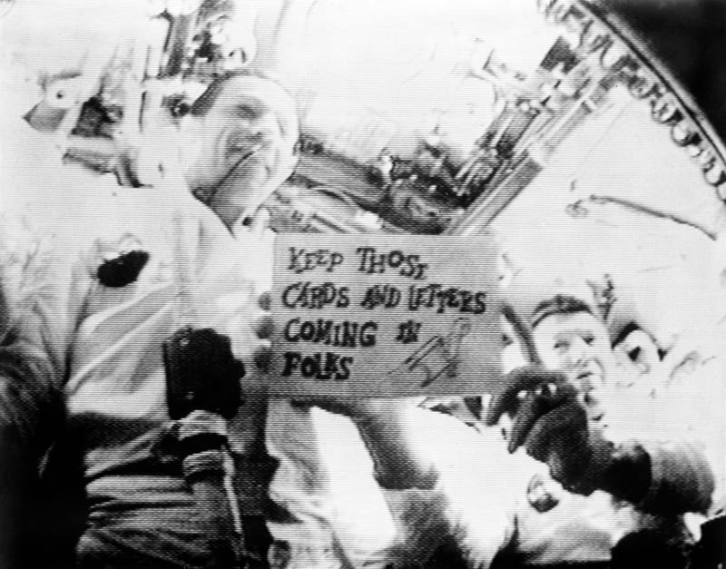 Posádka Apolla 7 při prvním vysílání z vesmíru