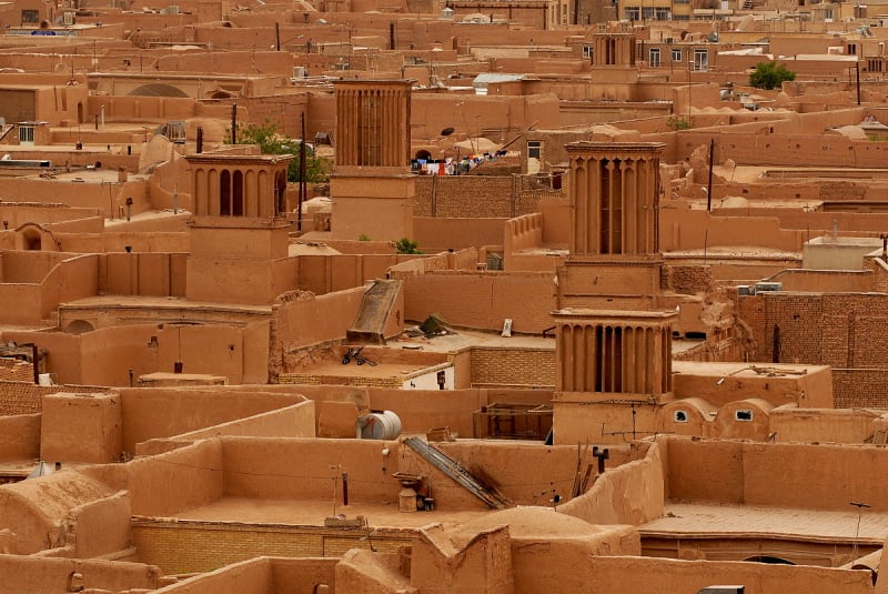 Yazd - íránská městská památka, která díky častým zemětřesením mizí - pohled na historickou část města