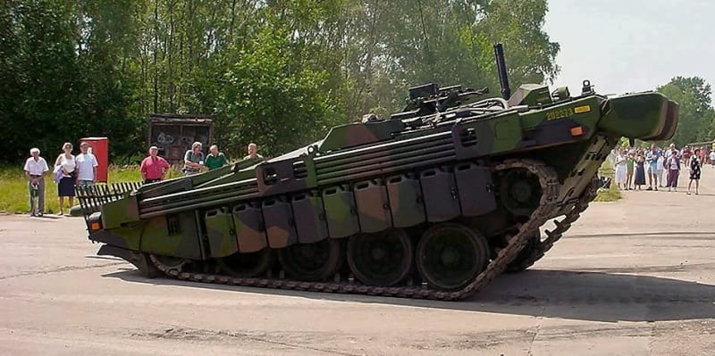Ve Švédsku vymysleli tank, který neměl věž a uměl tancovat  - Obrázek 4