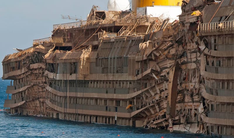 GALERIE: Jak vypadá vrak Costa Concordia 4 roky po ztroskotání? - Obrázek 13