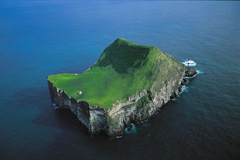 Ostrov Elliðaey u Vestmannaeyjaru, Island - Obrázek 1