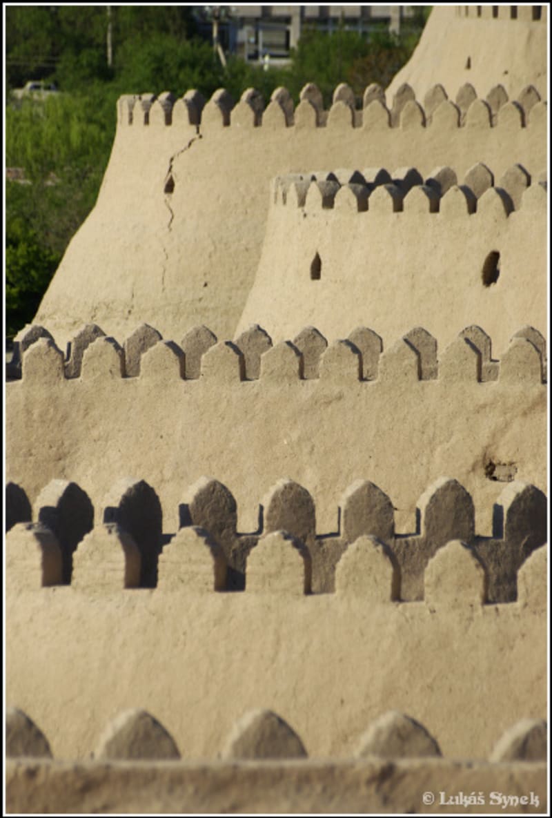 Chivské hradby mají délku 2 km