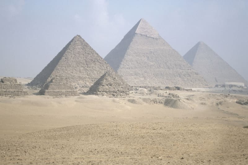 První pyramida pochází z období III. dynastie, poslední pak z XIII.