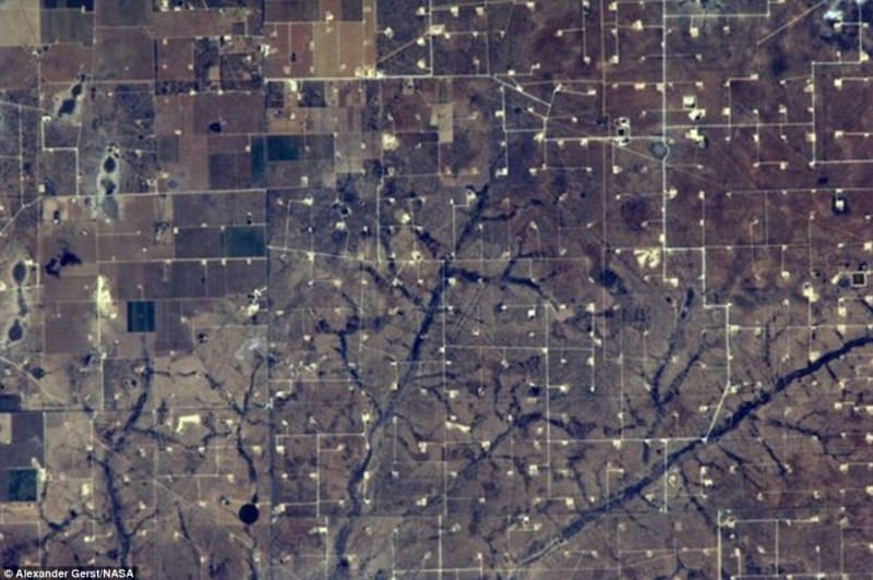 Ropná pole v Texasu z ISS