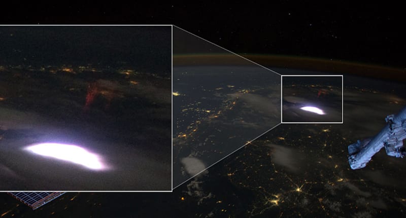 Rudí skřítci na fotografiích NASA - Obrázek 4