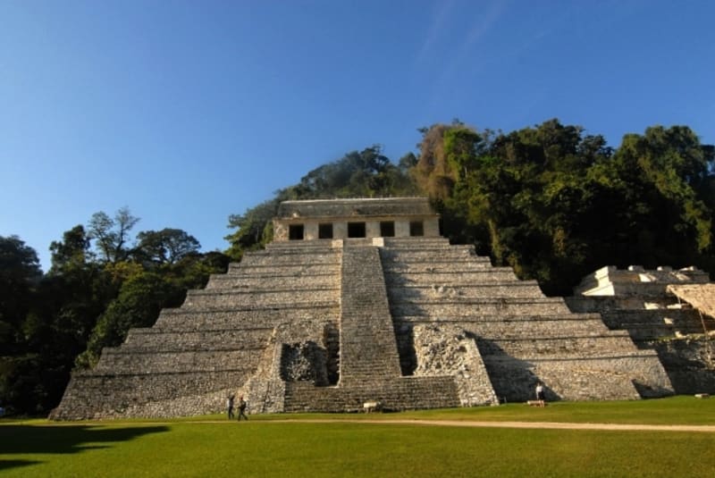 Pyramida v Mexiku - celkový pohled