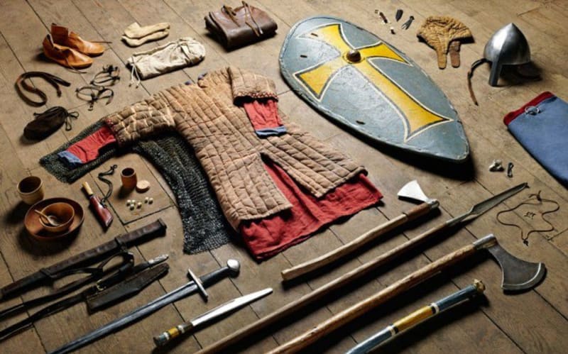 Hastings 1066: Většina vojáků byla vybavena více zbraněmi – nebyly příliš kvalitní, a tak bylo nutné mít nějakou záložní
