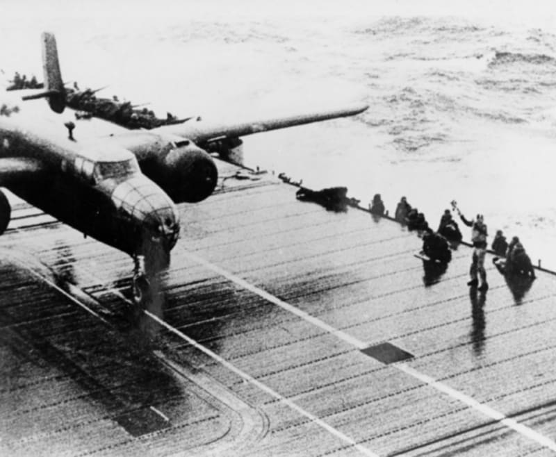 B-25 na palubě Hornetu