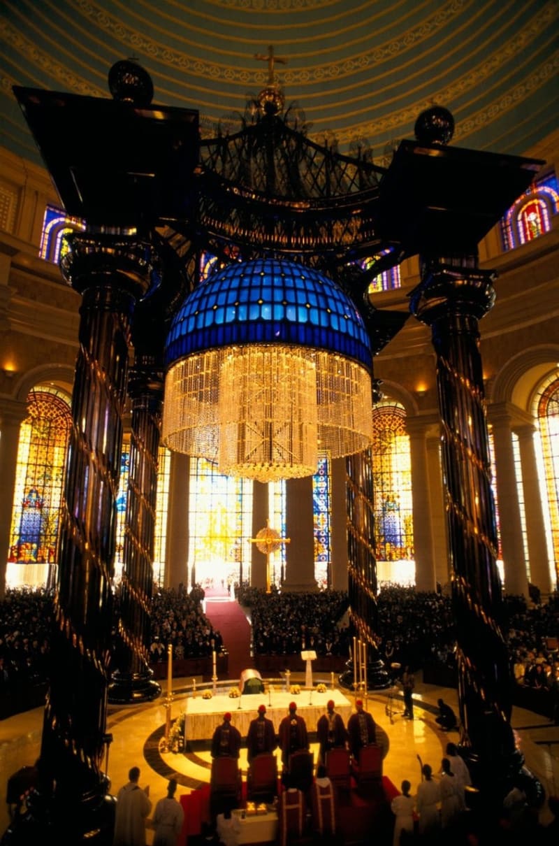 Největší kostel světa stojí v Pobřeží slonoviny - Obrázek 8