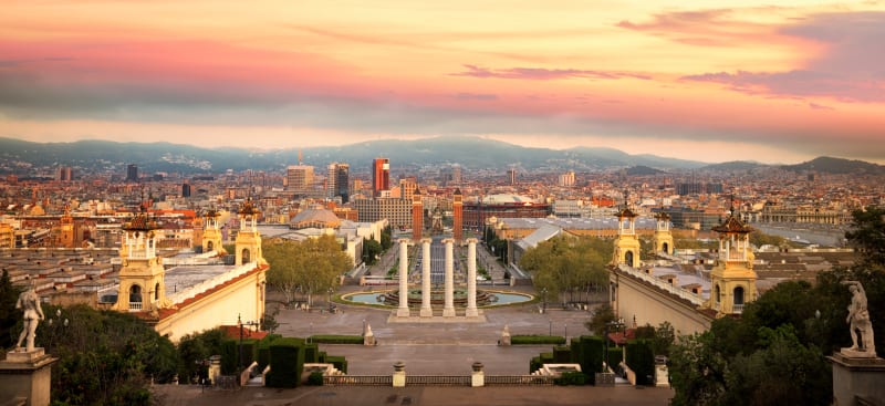 Kouzelná fontána na barcelonském náměstí de Espana
