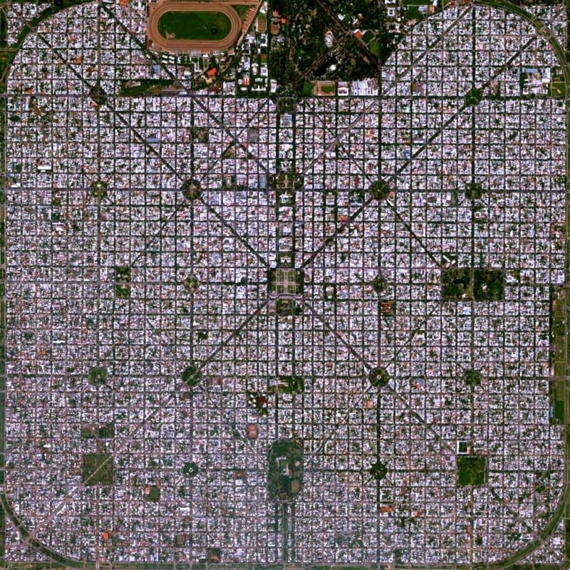 Město La Plata (Argentina) je jedno z mála, které bylo zcela dokonale naplánované ještě před výstavbou...
