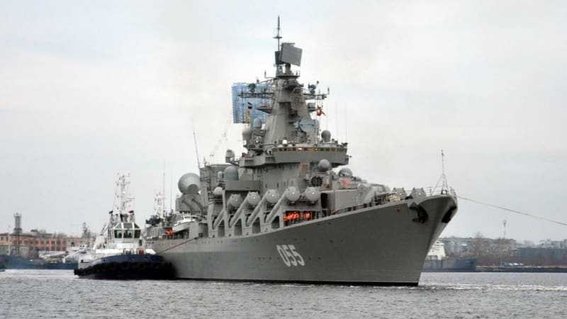 Maršál Ustinov - staronový raketový křižník Ruska - s lodivody