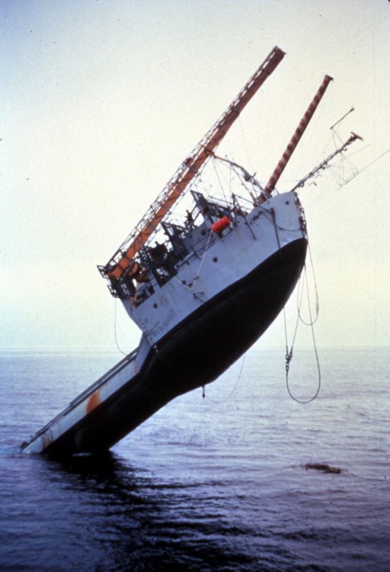 Flip - loď, která se zavrtává do oceánu - Obrázek 1