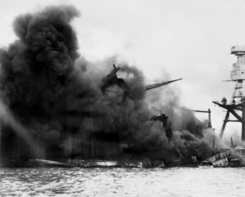 Na hořících lodích zemřely tisíce námořníků