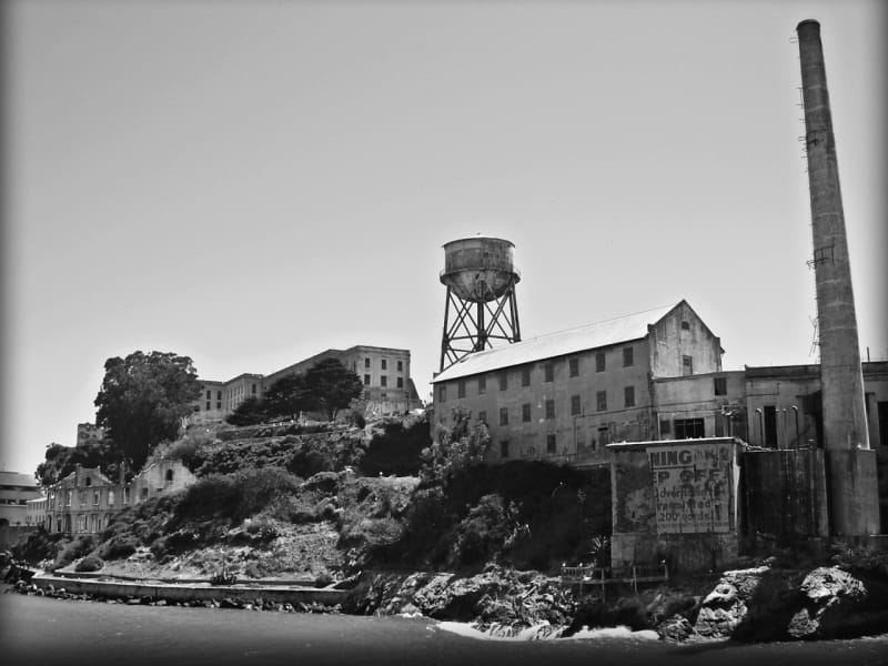 Alcatraz je skalnatý ostrov ležící uprostřed Sanfranciského zálivu v Kalifornii