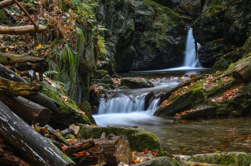 Podzimní vodopády objektivem Jiřího Doležala - Nýznerovský vodopád v diagonále 1