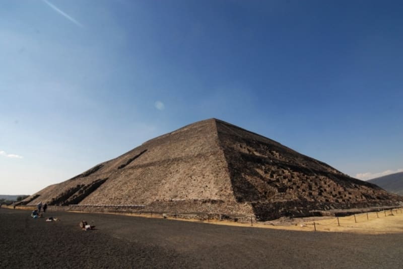 Pyramida v Mexiku