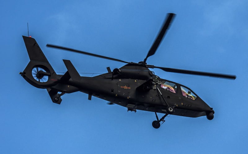 Malý, čínský a nebezpečný: vrtulník Z-19E - na letové přehlídce