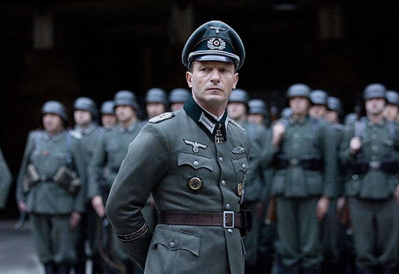 Hugo Boss a uniformy podle poslední módy - záběr z filmu Valkýra