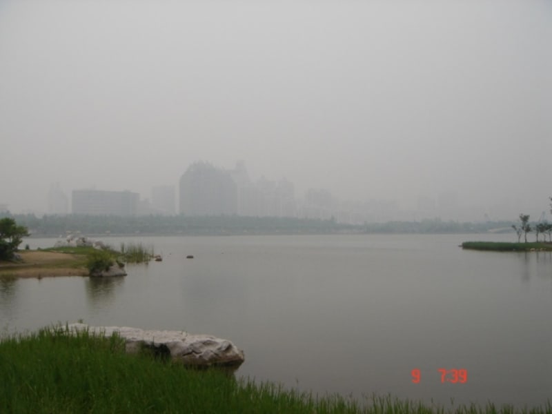 Park v Šanghaji není přes smog ani vidět