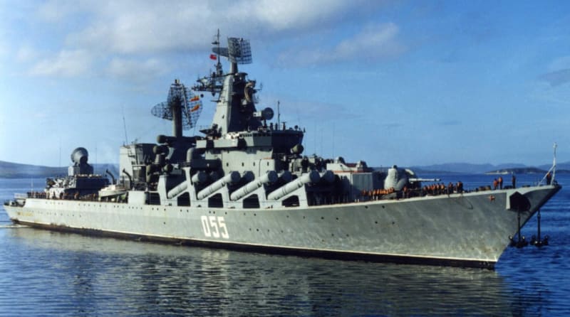 Maršál Ustinov - staronový raketový křižník Ruska - celkový pohled