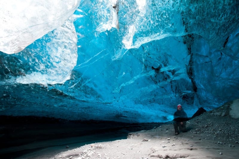 Ledová jeskyně v hlubinách Islandu
