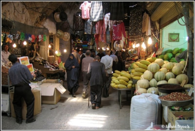 Jeden ze dvou vchodů do zandžanského bazaru
