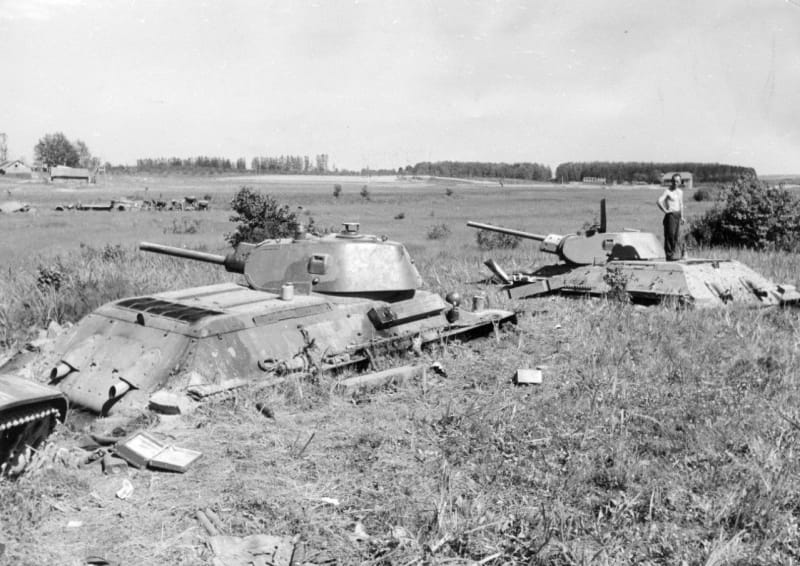 Zakopané sovětské tanky T-34A