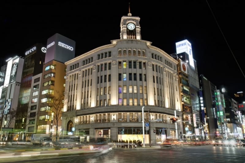 Slavná Ginza - to je luxusní nákupní čtvrt v Tokiu.