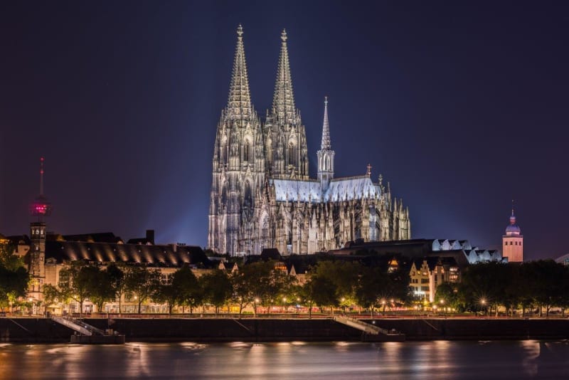 11. místo: Katedrála svatého Petra, Kolín nad Rýnem (61,69 %). S délkou 147 m a výškou věží 157 m patří mezi největší katedrály na světě. Stavba byla zahájena v roce 1248