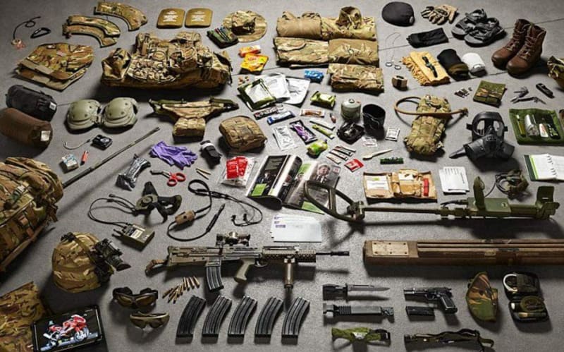 Helmland 2014: Voják z prvního obrázku by o 99 procentech předmětů vůbec netušil, co s nimi...