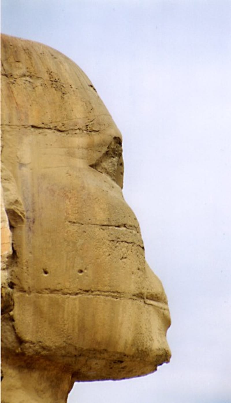 Velká sfinga v Gíze patří k tomuto typu soch