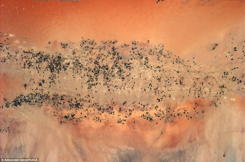 Pokusy o zavlažování Sahary působí z vesmíru docela absurdně