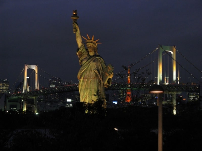 V Tokiu najdete spoustu kopií slavných západních památek - třeba Sochu svobody.