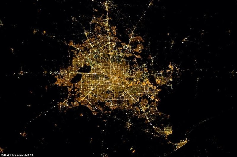 Centrum vesmírného výzkumu Houston nafocený z vesmíru