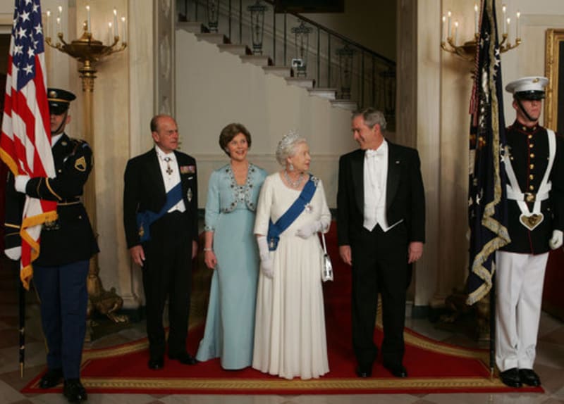 Královna Alžběta - její nejslavnější fotky - Obrázek 7