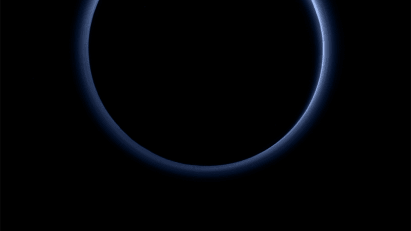 Pluto nevypadá jako peklo, má nádherně modrou oblohu!