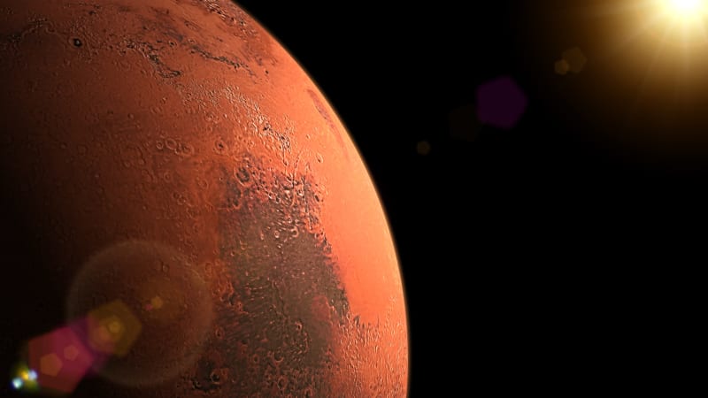 POTVRZENO! Vědci našli na Marsu vodu. Co to znamená pro lidstvo?