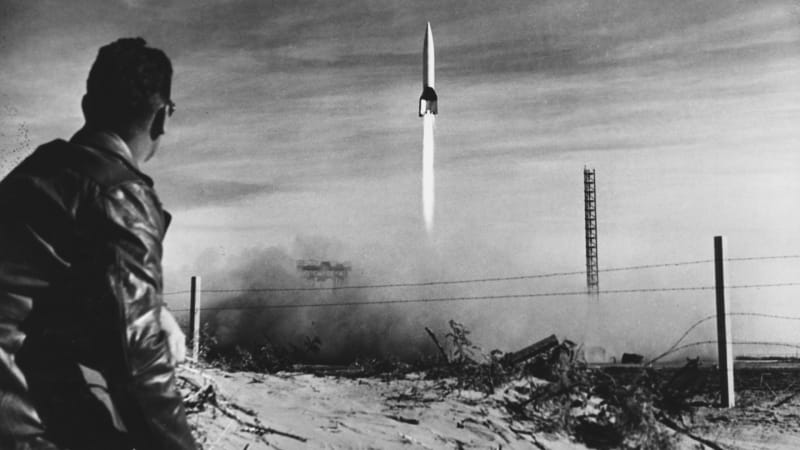 První fotku Země z vesmíru pořídila nacistická raketa. Kamera musela přežít náraz v rychlosti 1 800 km/h